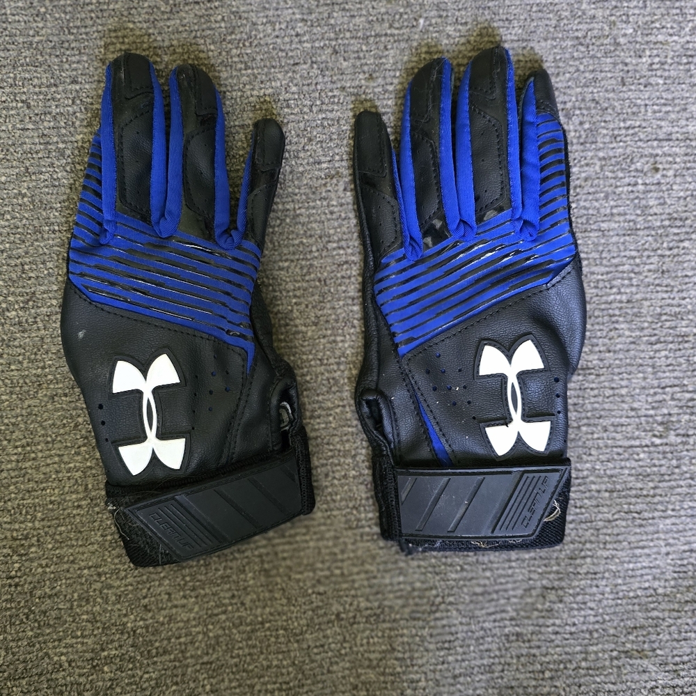 Youth UnderArmour Baseball Batting Gloves